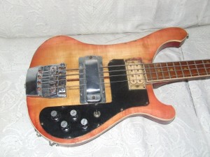 Guitarra Baixo Rickenbaker restaurado (4)